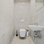 Lux 2br With Views & Balcony