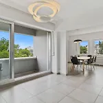 Lux 2br With Views & Balcony