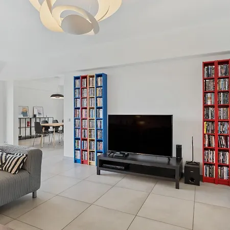 Lux 2br With Views & Balcony * ルクセンブルク