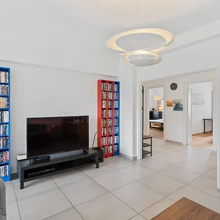 Lux 2br With Views & Balcony *