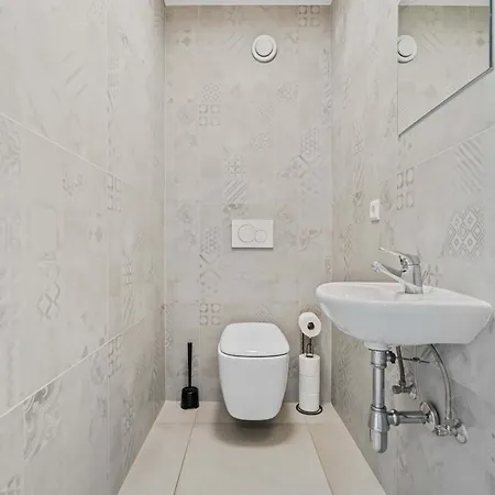 Lux 2br With Views & Balcony