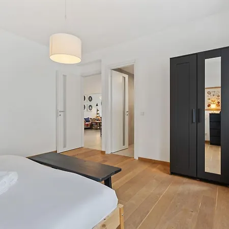 Apartment Lux 2br With Views & Balcony *