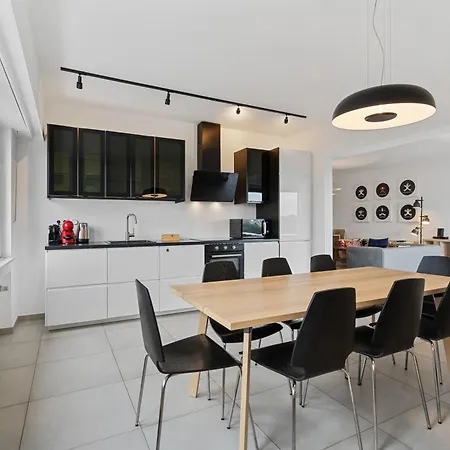 Apartment Lux 2br With Views & Balcony