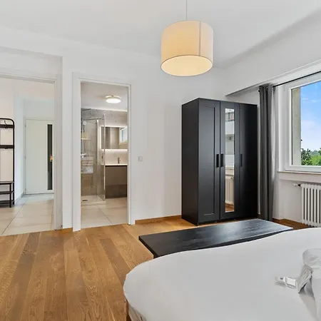 Lux 2br With Views & Balcony Apartment