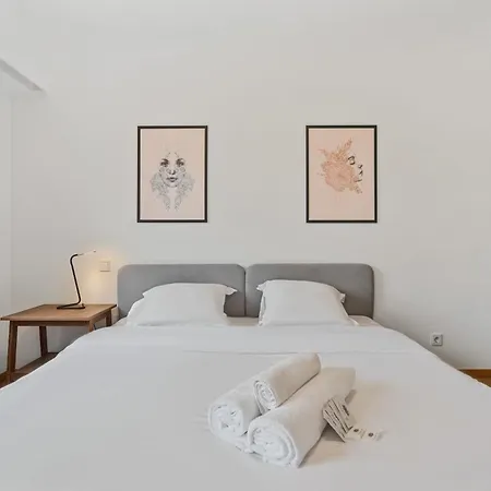 Apartment Lux 2br With Views & Balcony
