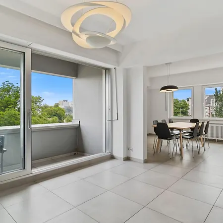 Lux 2br With Views & Balcony