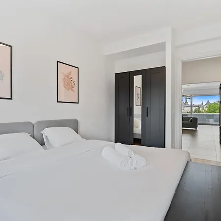 Apartment Lux 2br With Views & Balcony *