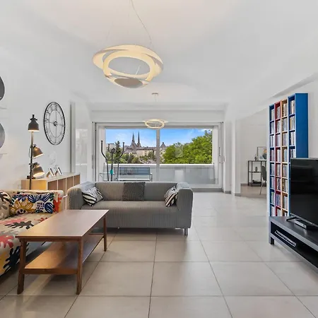 Apartment Lux 2br With Views & Balcony