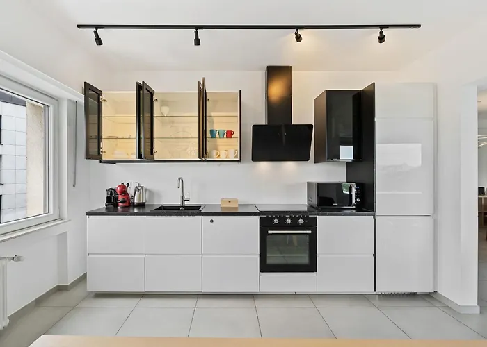 Lux 2br With Views & Balcony Apartment *