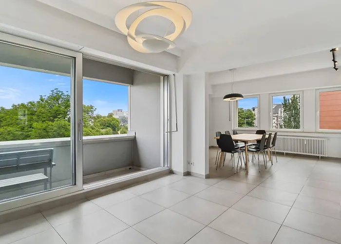 Lux 2br With Views & Balcony