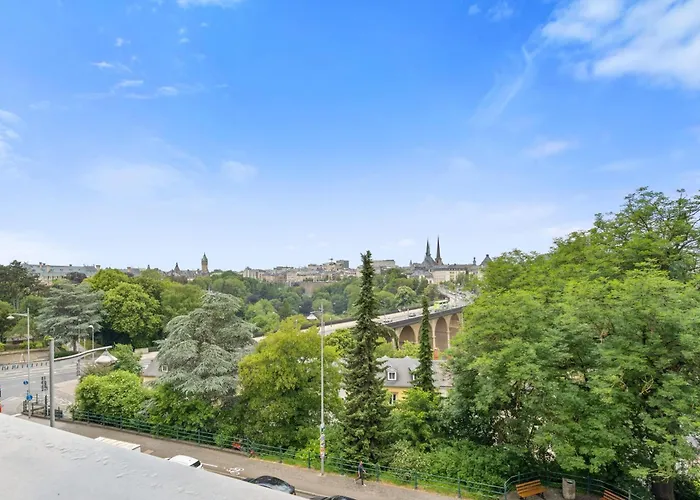 Lux 2br With Views & Balcony