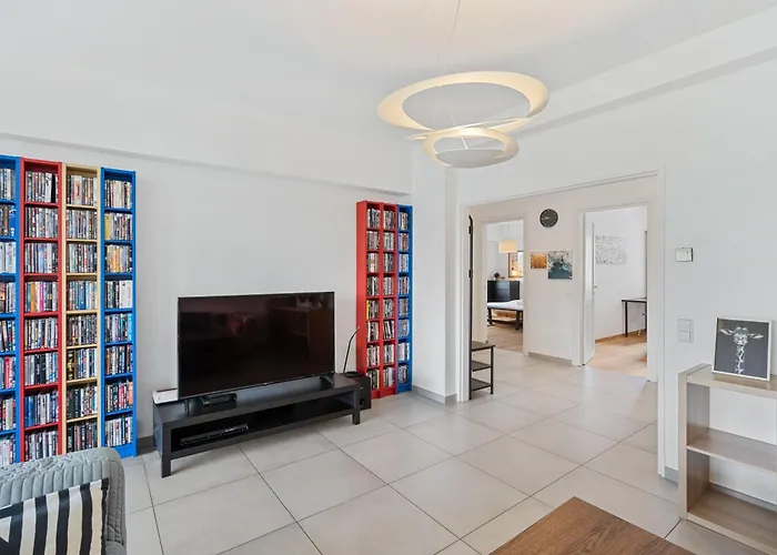 Lux 2br With Views & Balcony *